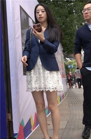 4K – 连衣裙街拍高跟美腿姐姐 [1.04 GB/MP4]