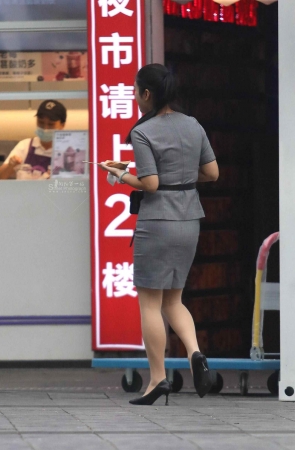 【珏一笑而过】诱惑肉丝街拍高跟OL