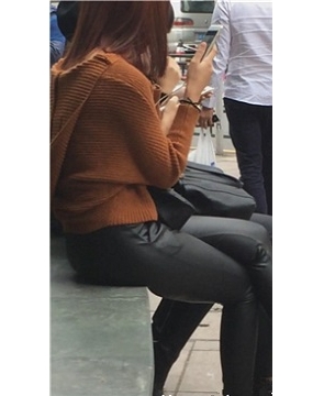 街拍皮裤姐妹花 [1.53 GB]