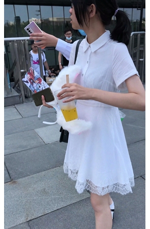 白裙小妹