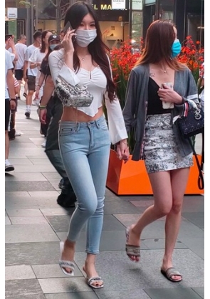 打电话的牛仔妹纸 [172 MB/MP4]