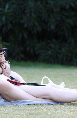 No1470 漂亮女孩一双长腿下的骨感美足