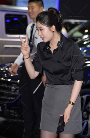 2469-49=172√靓丽黑丝美少妇主播【套图➕视频】 14P