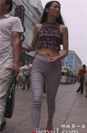 街拍性感小蛮腰红高跟紧身裤苗条美女身材火辣[2.46 GB]