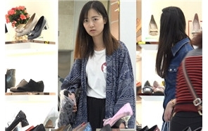 4K 娇嫩美足凉拖美女试鞋 [0.99 GB]