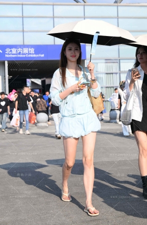 撑伞的人字拖美腿小姐姐 [19P]