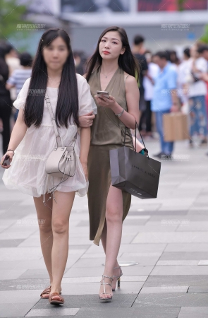 性感美女**