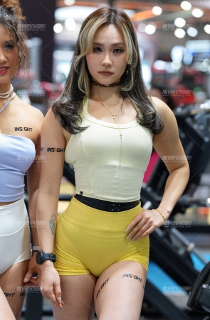 嫩黄色紧身短裤 – 靓丽活泼 [37P]
