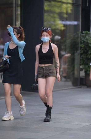 精选街拍作品 NO.1499 黑靴热裤美女[36P/46MB]