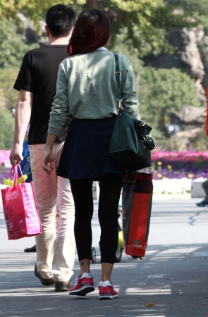 No250 光脚穿新百伦的妹子