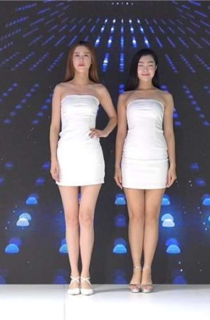 4k-车展走秀的包臀裙美女麻豆