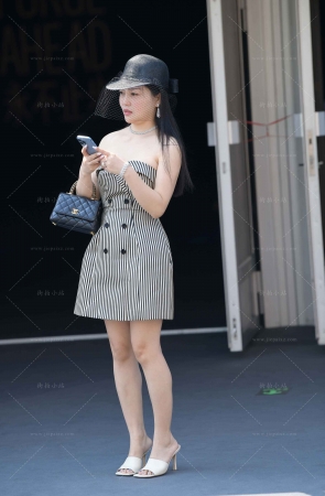 时尚白皙韵味美f