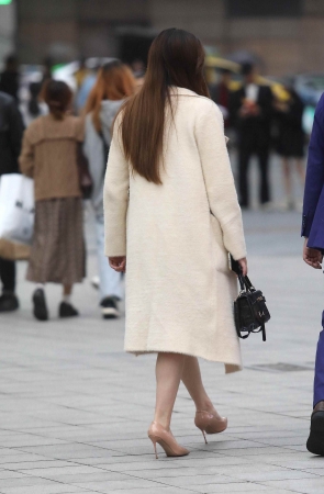 高跟街拍少妇