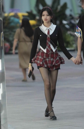 诱惑街拍黑丝妹子-15P