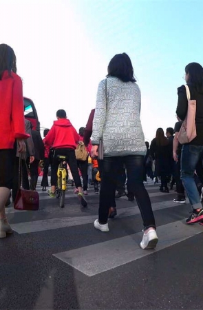 性感米色丰满美女