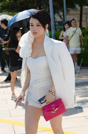 23919-20=73√白皙气质少妇 16P