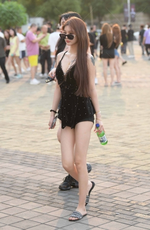 23623-63=62√美腿爱穿迪奥拖鞋 16P