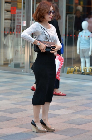 2017-01-26-7,黑色裹身裙