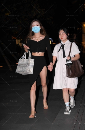 夜拍开衩裙高挑长腿美女