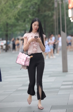 身姿曼妙 让人心动不已