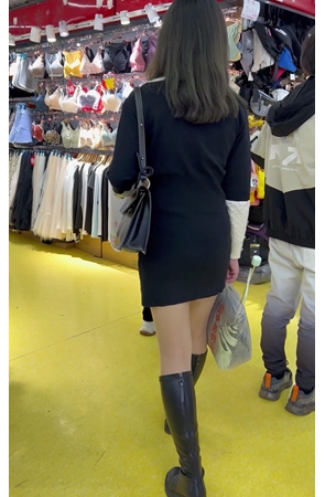 黑裙肉丝美女