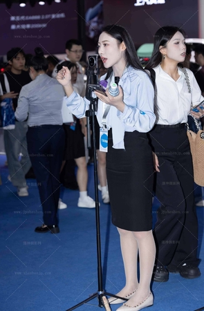 LB309-76P 成都车展-极品肉丝美腿高颜值女主播