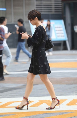 短发街拍高跟shaofu