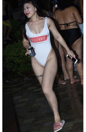 性感的连体白色比基尼美女(90P)