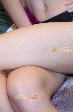 紫色裘皮内衣靓模