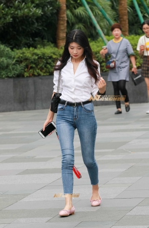 紧身牛仔 优美的身姿