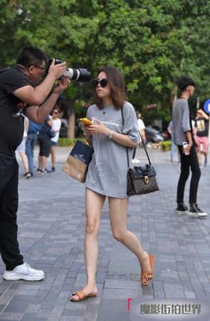 墨镜长腿美女3A2145[88.1M]