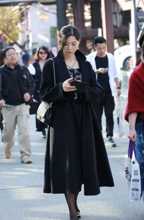 气质优雅美女的黑丝和高跟