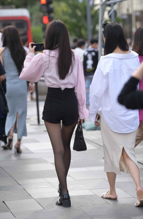 22515-7+89阳光照射在街拍黑丝上