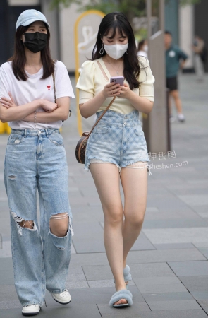 22724-13+79热裤大白腿女孩 15P