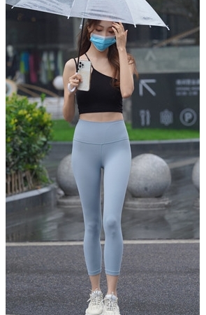 甜美可人运动女孩【套图+视频】