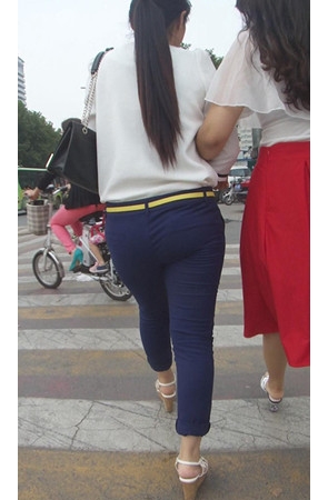紧身美妇