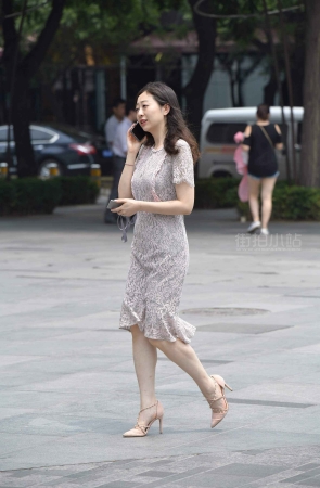 街拍气质优雅的高跟美女