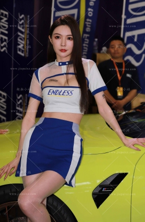 美女肉丝短裙丰满车模 [20P]