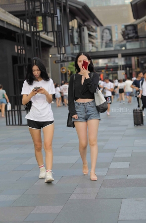 白皙美腿小姐姐