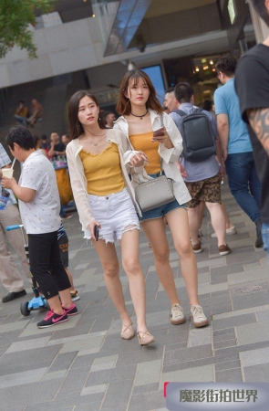 甜美的裸腿小姐姐3A1477[82.3M]