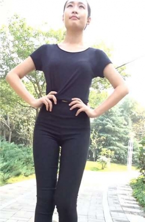 长腿高跟模特公园草地拍摄 [5.45 GB]