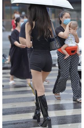 黑色牛仔热裤美女【套图+视频】