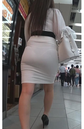 白色包臀黑色高跟美眉