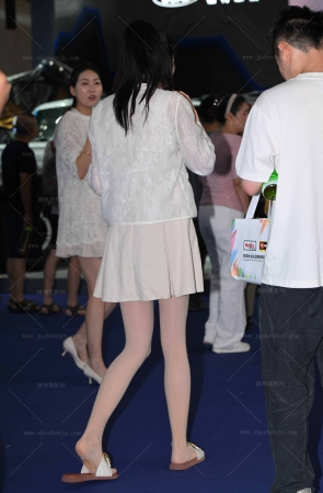 25611-7-113√精品啊这个-为何丝袜脚板底有个开口洞？ 12P