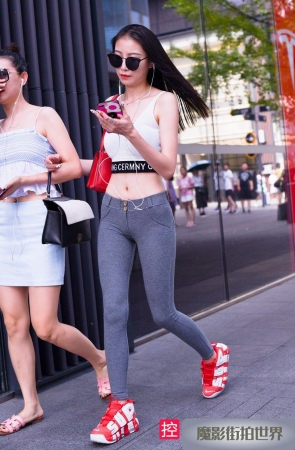 也就拍了三条街MJ1726[1.44G]