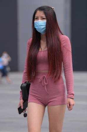 紧身的热裤套装~