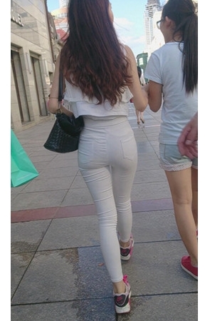 白裤紧身小蜜桃美女 [252M/MP4]