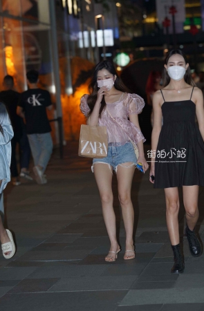 热牛小姐姐跟闺蜜的另一个版本