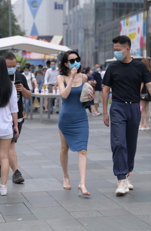 韵味的开叉裙**