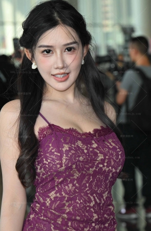 2593-15-70√美腿美足李青青【套图➕视频】